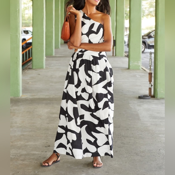 NEW Abercrombie & Fitch Black + White Abstract One Shoulder Cut Out Maxi Dress - Picture 1 of 10